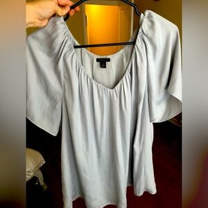 Super CUTE professional Ann Taylor short sleeve blouse flowy top gray